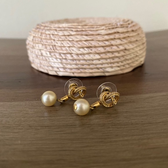 COPY Vintage Knot Earrings - Picture 2 of 3